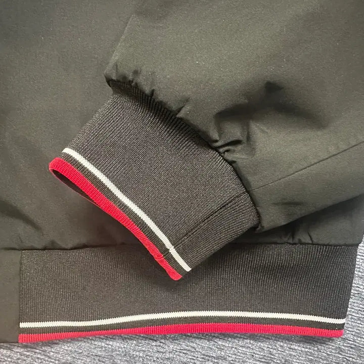 [BUNJANG] Prada Bomber Jacket Triangle Logo Windbreaker Jacket / 프라다 봄버 자켓 삼각로고 바람막이 자켓 50