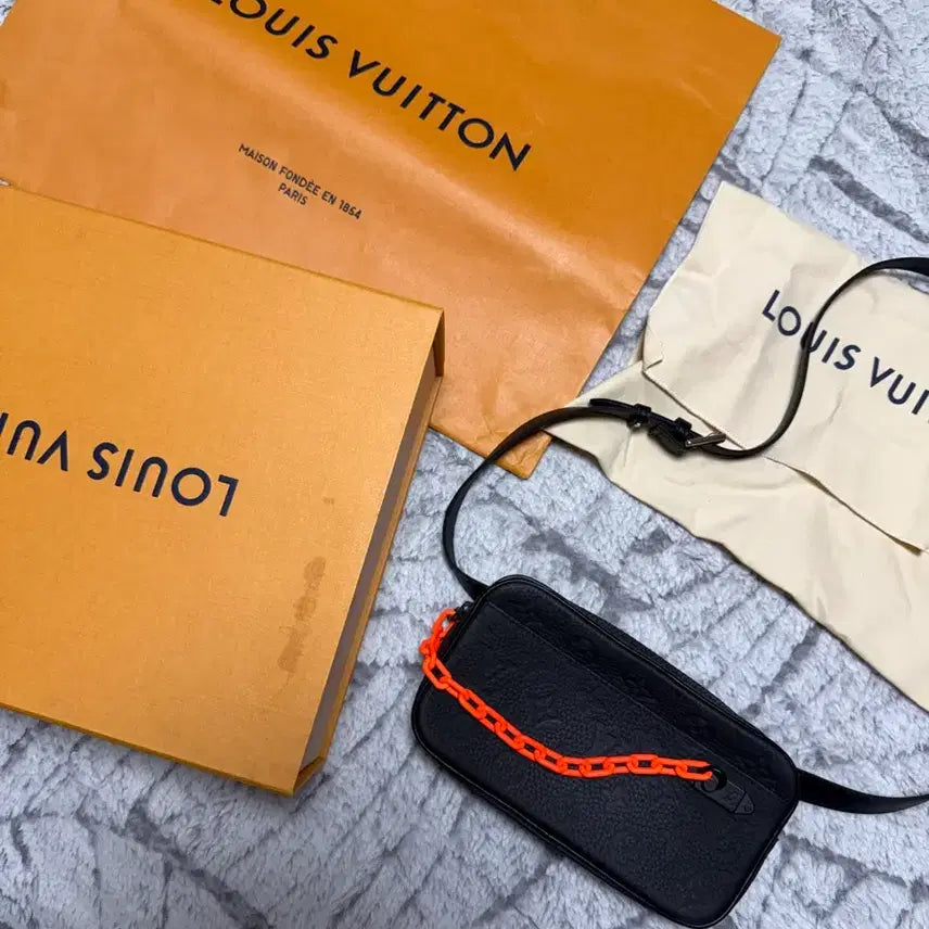 [BUNJANG] Louis Vuitton Virgil Abloh Belt Bag / 루이비통 버질아블로 범백 벨트백