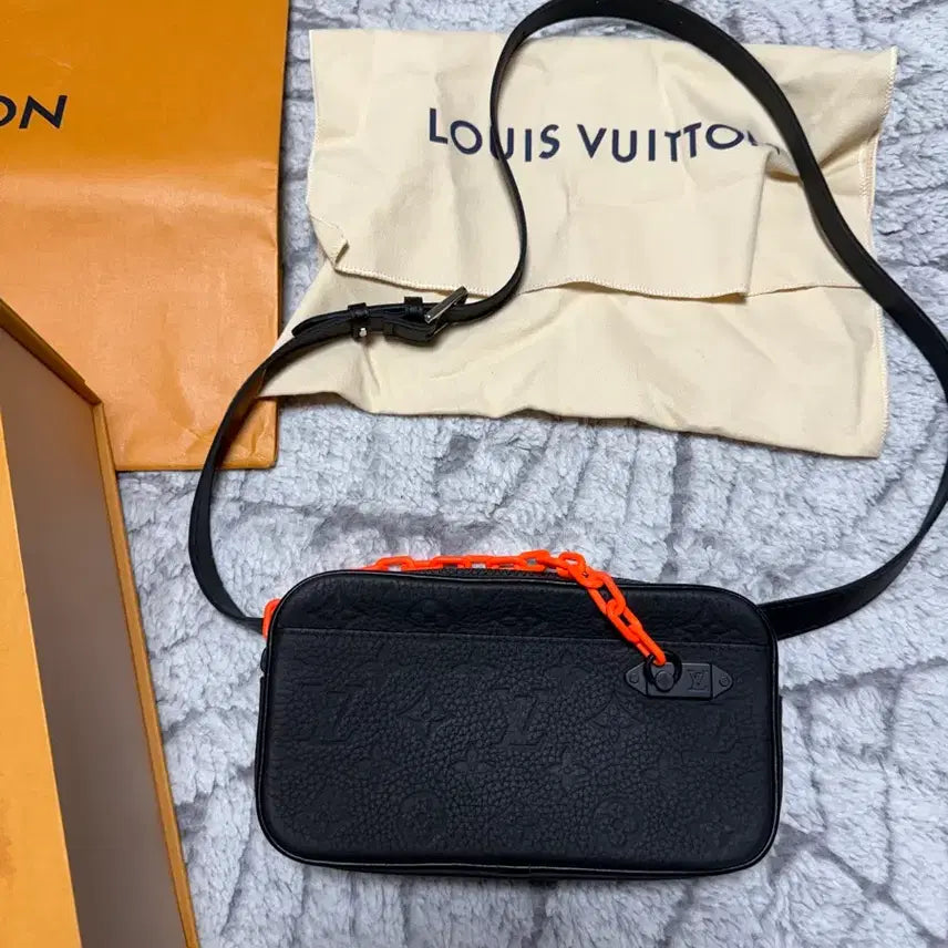 [BUNJANG] Louis Vuitton Virgil Abloh Belt Bag / 루이비통 버질아블로 범백 벨트백