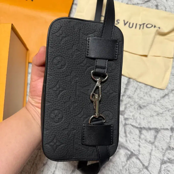 [BUNJANG] Louis Vuitton Virgil Abloh Belt Bag / 루이비통 버질아블로 범백 벨트백