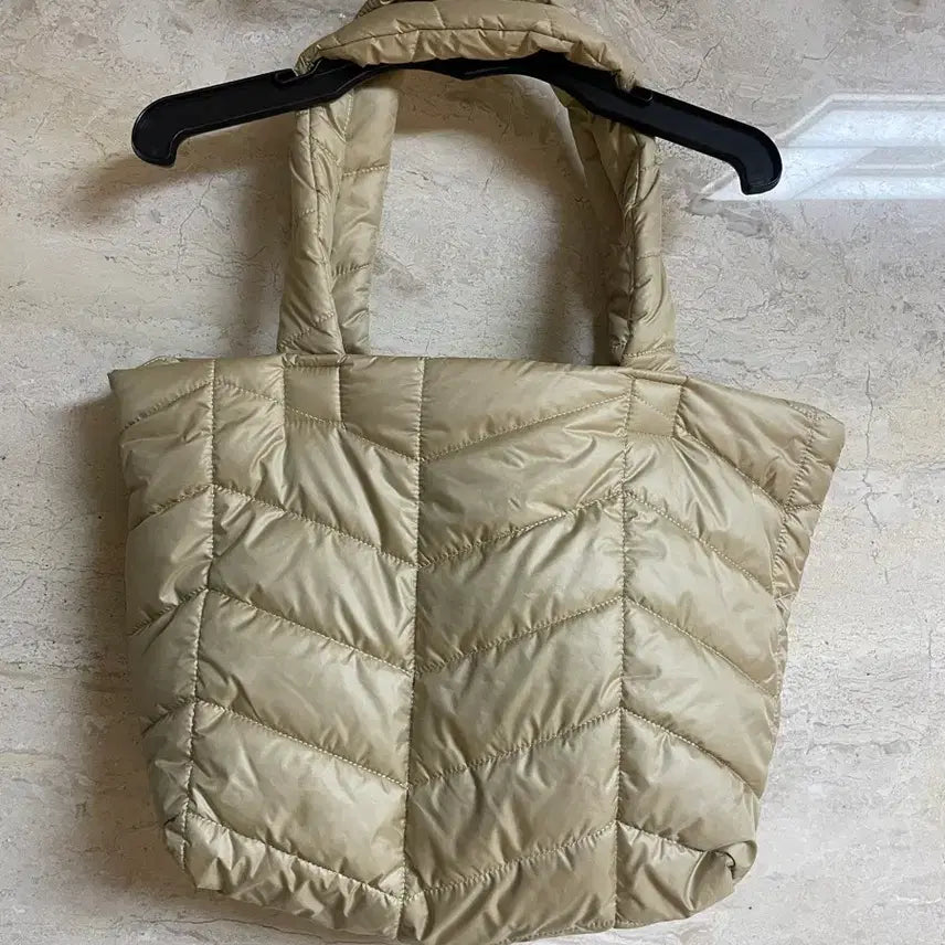 [BUNJANG] Padded Tote Bag Beige / 패딩 토트백 베이지