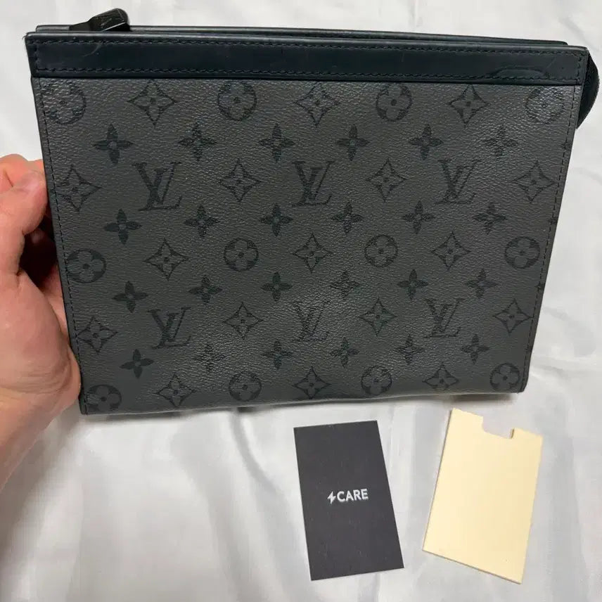 [BUNJANG] Louis Vuitton Eclipse Voyage Clutch / [B+] 루이비통 클러치 보야주