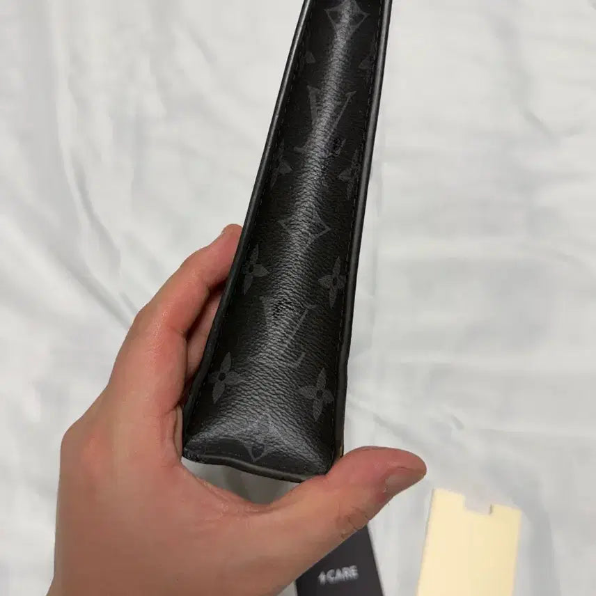 [BUNJANG] Louis Vuitton Eclipse Voyage Clutch / [B+] 루이비통 클러치 보야주