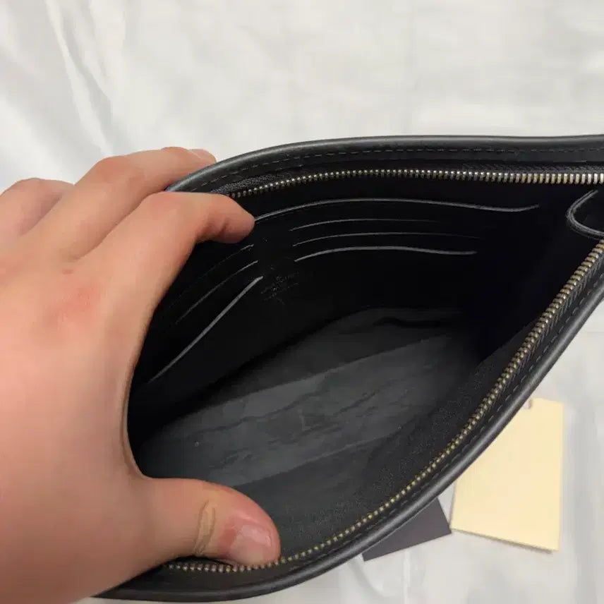 [BUNJANG] Louis Vuitton Eclipse Voyage Clutch / [B+] 루이비통 클러치 보야주