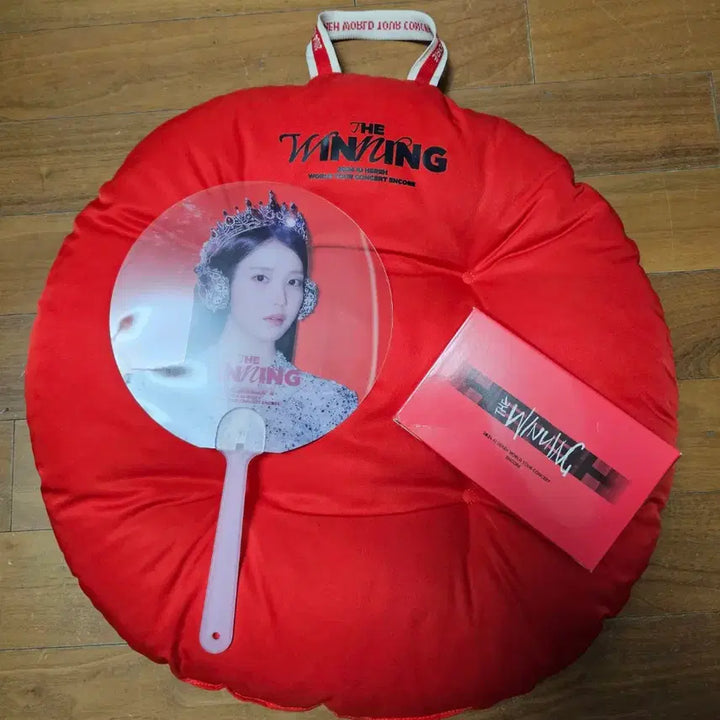 [SOLD OUT] 아이유 더위닝 콘서트 방석 &amp; 망원경 &amp; 부채
