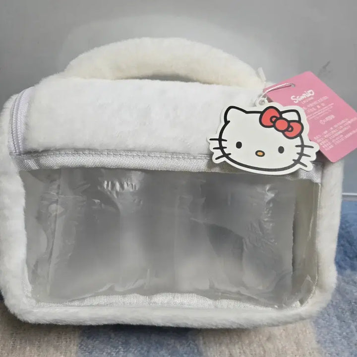 [BUNJANG] Sanrio Hello Kitty Fuzzy Pouch Bag / 산리오 헬로키티 털파우치 가방