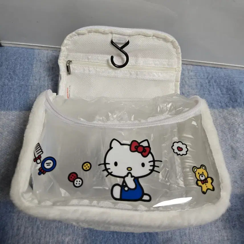 [BUNJANG] Sanrio Hello Kitty Fuzzy Pouch Bag / 산리오 헬로키티 털파우치 가방