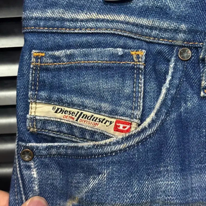 [BUNJANG] Diesel Wash Bootcut Jeans Denim Work Pants / 디젤 녹 워싱 부츠컷 플레어진 데님 워크 팬츠 바지 웨스턴 와이드 갸루