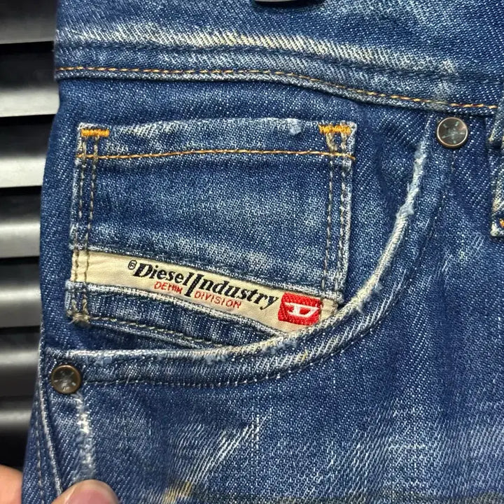 [BUNJANG] Diesel Wash Bootcut Jeans Denim Work Pants / 디젤 녹 워싱 부츠컷 플레어진 데님 워크 팬츠 바지 웨스턴 와이드 갸루