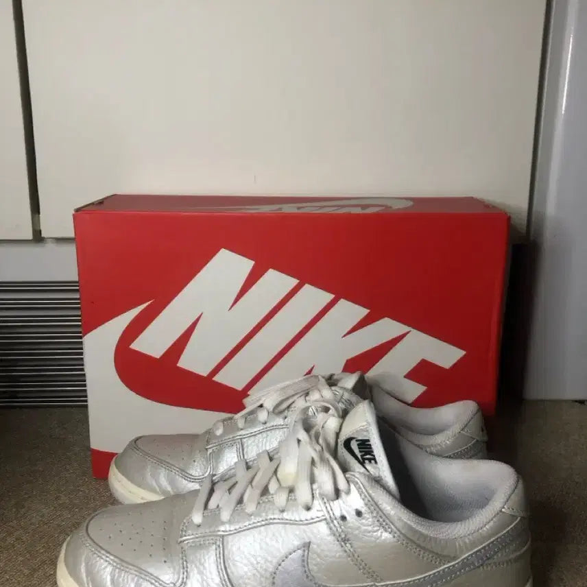 [BUNJANG] Nike Dunk Low SE Metallic Silver Sneakers / [A급] 나이키 덩크 로우 SE 메탈릭 실버