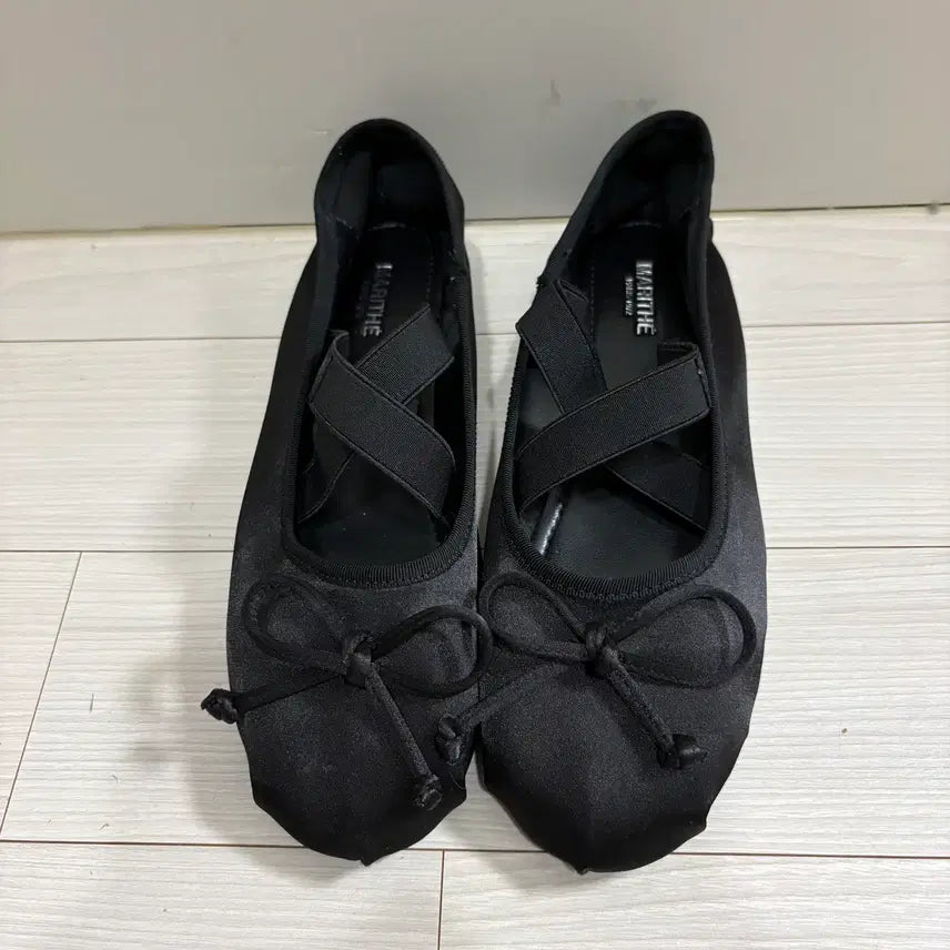 [BUNJANG] Marithe Francois Girbaud Cross Bending Ribbon Flat Shoes / 마리떼 프랑소와 저버 크로스 밴딩 리본 플랫 슈즈 (38size)
