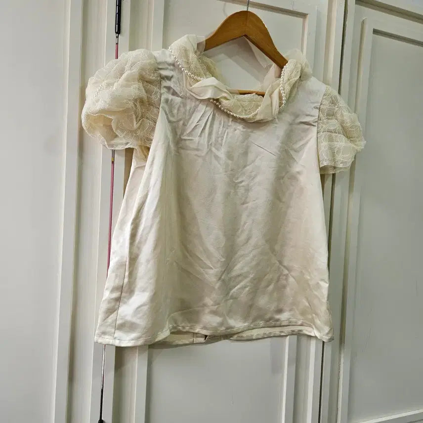 [BUNJANG] Tokyo Blouse Pearl Lace Puff Blouse / 진주카라 레이스 퍼프 블라우스