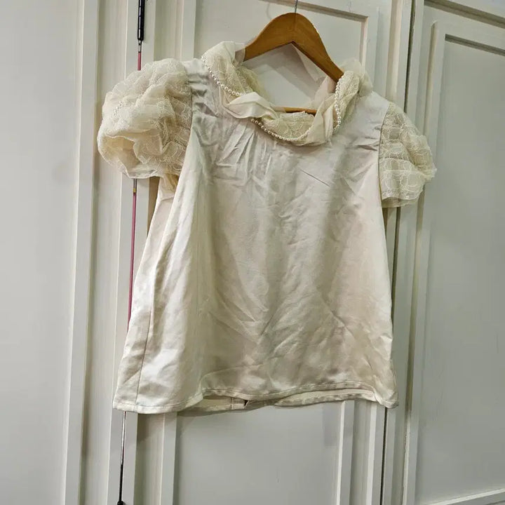 [BUNJANG] Tokyo Blouse Pearl Lace Puff Blouse / 진주카라 레이스 퍼프 블라우스