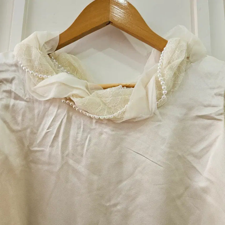 [BUNJANG] Tokyo Blouse Pearl Lace Puff Blouse / 진주카라 레이스 퍼프 블라우스