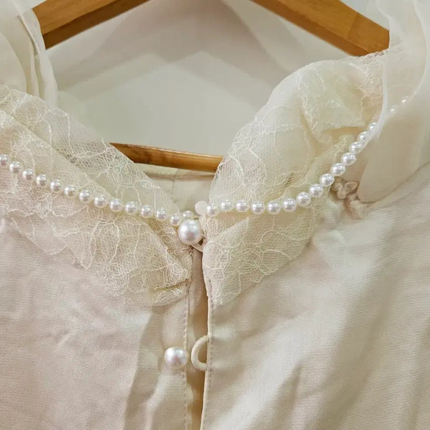 [BUNJANG] Tokyo Blouse Pearl Lace Puff Blouse / 진주카라 레이스 퍼프 블라우스