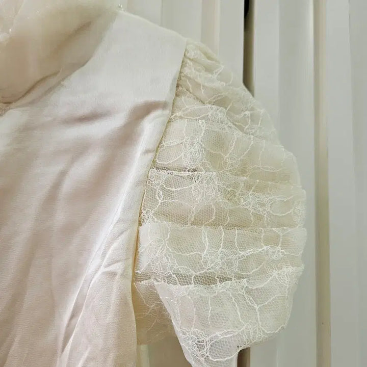 [BUNJANG] Tokyo Blouse Pearl Lace Puff Blouse / 진주카라 레이스 퍼프 블라우스