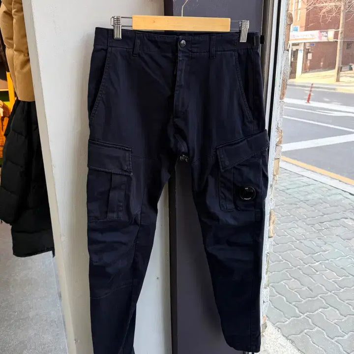 [BUNJANG] CP Company Lens Detail Cargo Pants / 30/ CP컴퍼니 렌즈 와펜 카고팬츠