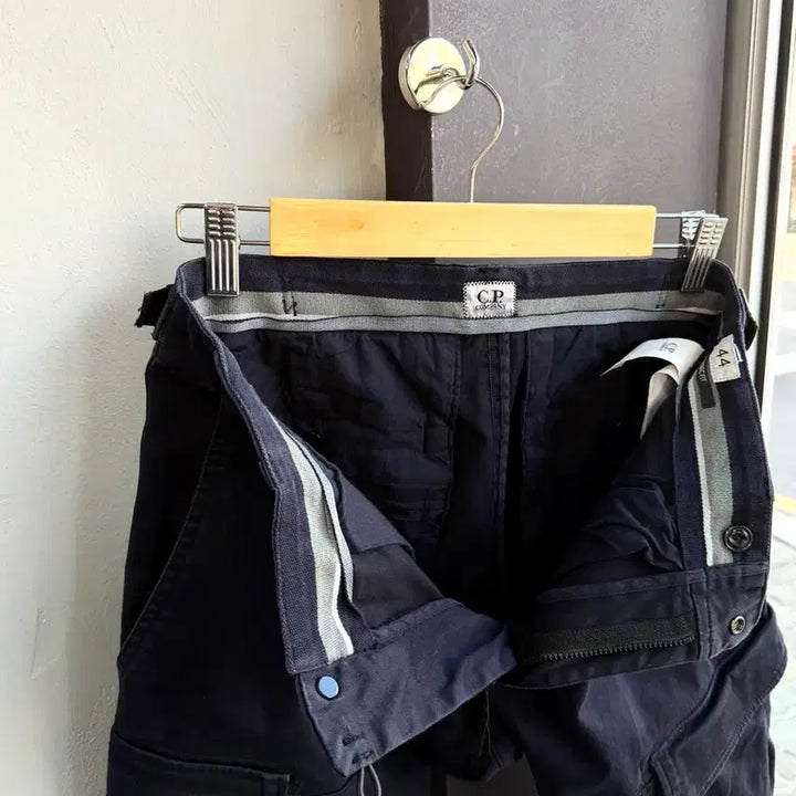 [BUNJANG] CP Company Lens Detail Cargo Pants / 30/ CP컴퍼니 렌즈 와펜 카고팬츠