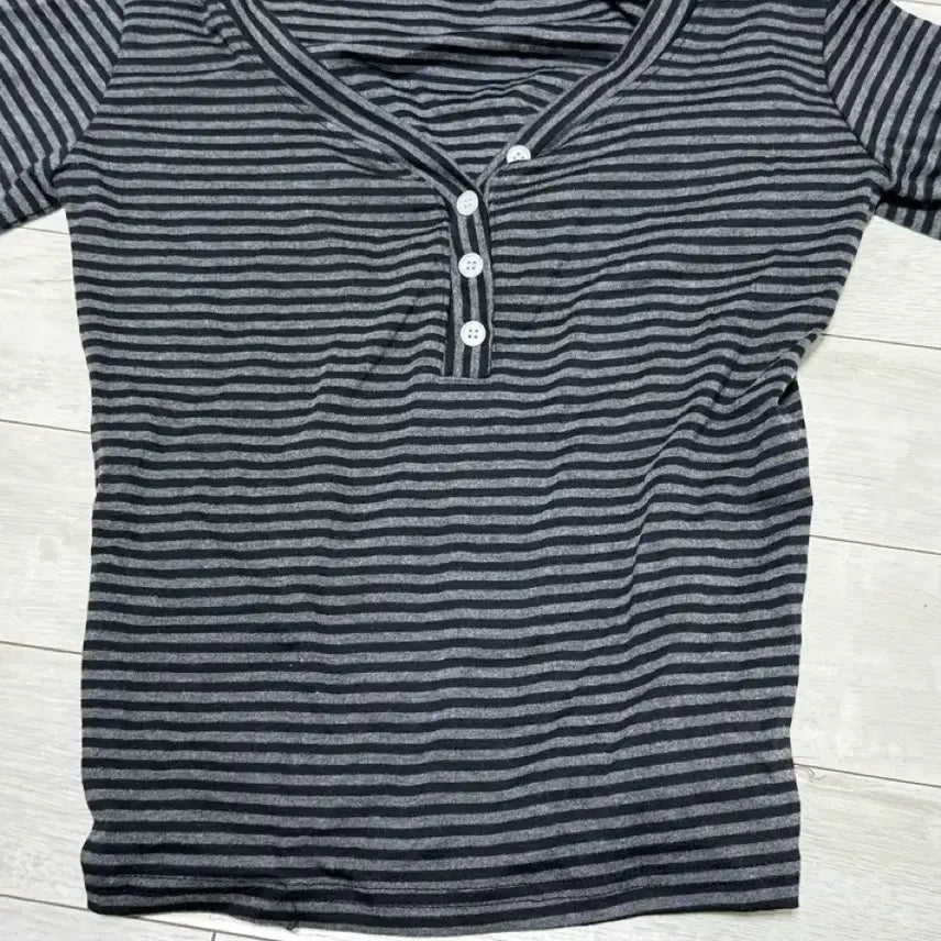 [BUNJANG] Striped Henley Long Sleeve T-shirt / 헨리넥 스트라이프 긴팔 티셔츠