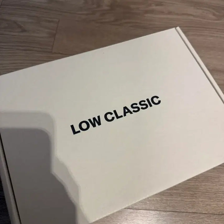 [BUNJANG] Low Classic Sneakers / 로우클래식 운동화