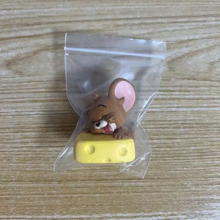 [BUNJANG] Tom and Jerry Cheese Figure / 톰과 제리 치즈 피규어