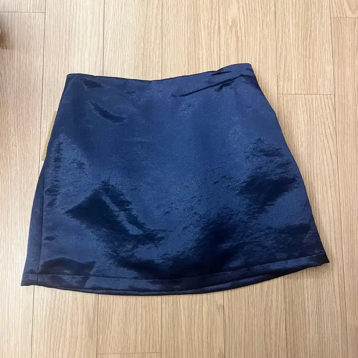 [BUNJANG] Navy Satin Mini Skirt / 네이비 새틴 미니스커트