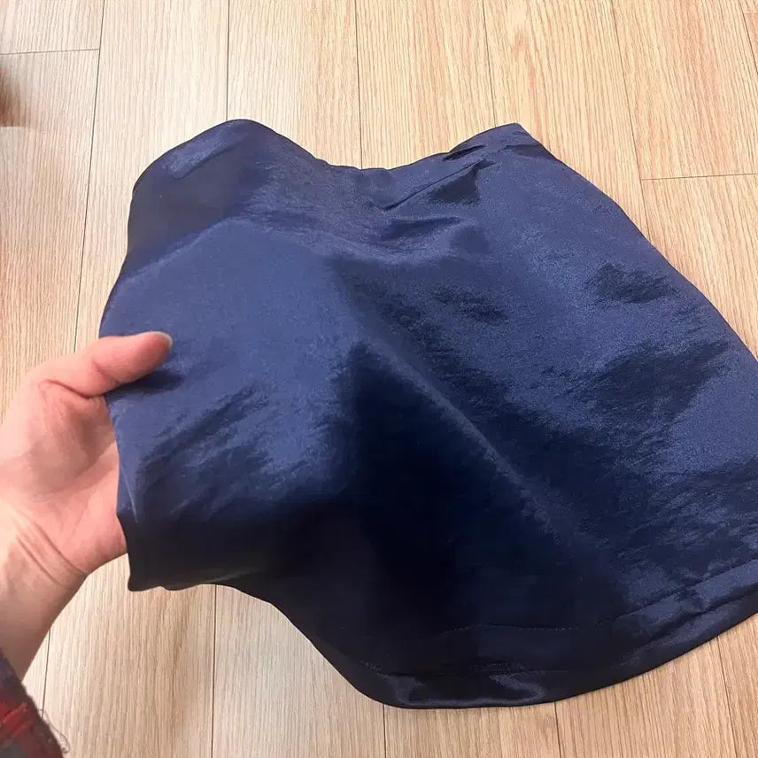 [BUNJANG] Navy Satin Mini Skirt / 네이비 새틴 미니스커트