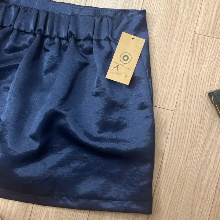 [BUNJANG] Navy Satin Mini Skirt / 네이비 새틴 미니스커트