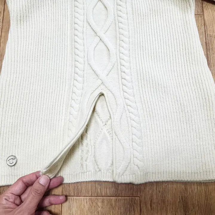 [BUNJANG] PIVVEE V-Neck Cable Knit Sweater / 피브비(PIVVEE) V넥 케이블니트 55-66 새상품