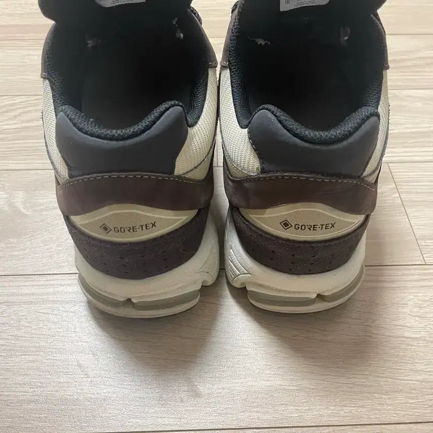[SOLD OUT] 뉴발란스 2002r 고어텍스