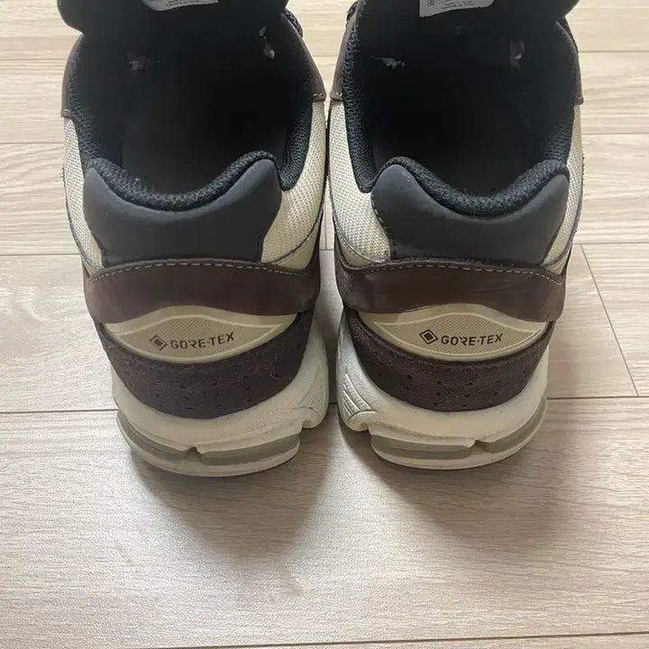 [SOLD OUT] 뉴발란스 2002r 고어텍스