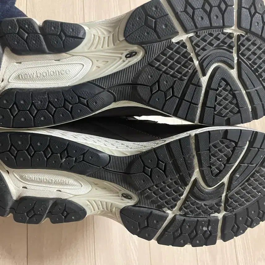 [SOLD OUT] 뉴발란스 2002r 고어텍스
