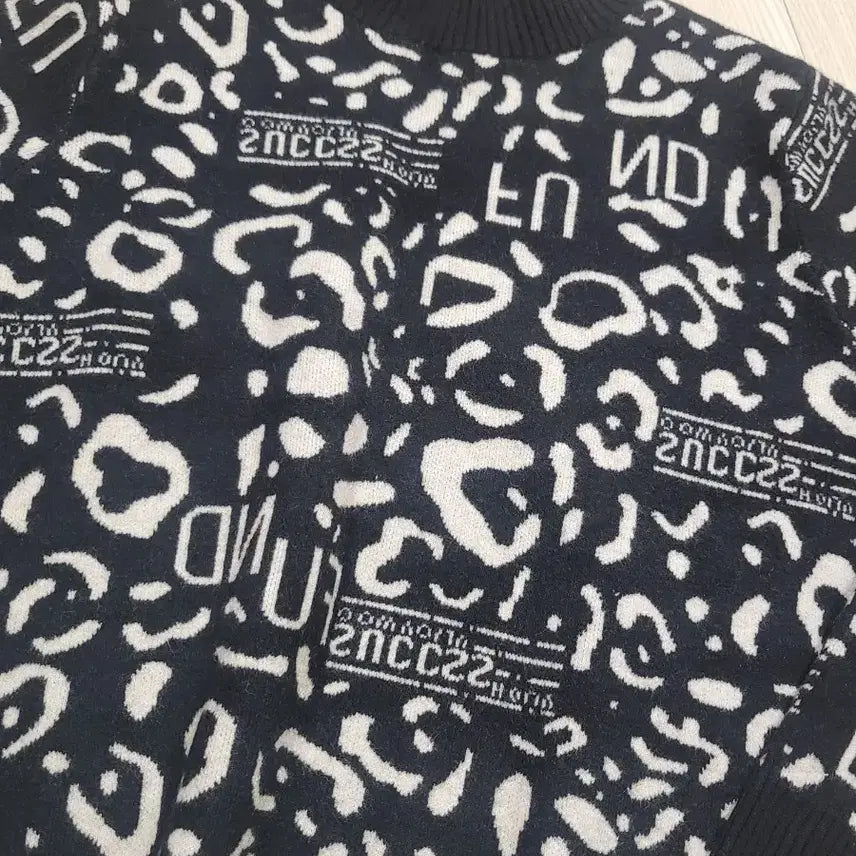 [BUNJANG] Unbranded Knit Top and Fleece-lined Slacks Bundle / 밴딩기모 슬랙스 로고니트 일괄