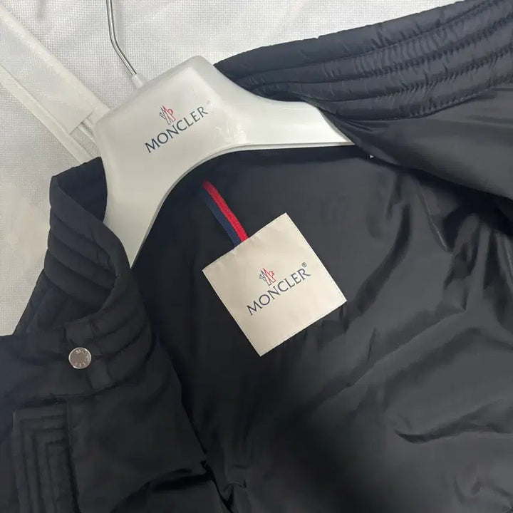 [BUNJANG] Moncler Amiot Lightweight Padded Jacket / 몽클레어 아미오 2사이즈 경량패딩 착샷O