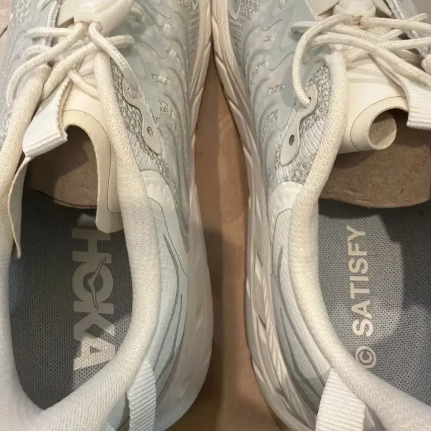 [BUNJANG] Hoka x Satisfy Clifton LS Celadon Tint Whisper White Sneakers / 호카 x 새티스파이 클리프톤 LS 셀라돈 틴트 위스퍼 화이트