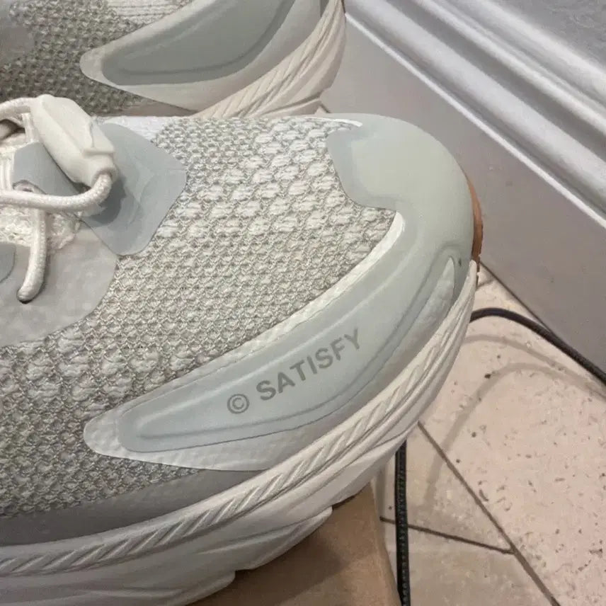 [BUNJANG] Hoka x Satisfy Clifton LS Celadon Tint Whisper White Sneakers / 호카 x 새티스파이 클리프톤 LS 셀라돈 틴트 위스퍼 화이트