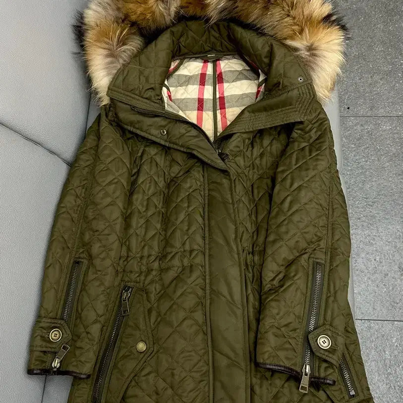 [BUNJANG] Burberry Natural Fur Hooded Quilting Jacket (XS) / 버버리 천연퍼 후드 퀼팅 자켓(XS(44~55)