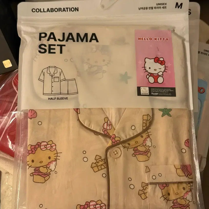 [BUNJANG] Spao Hello Kitty Pajama Set (M Size) / (M사이즈) 미개봉 스파오 헬로키티 콜라보 파자마 잠옷