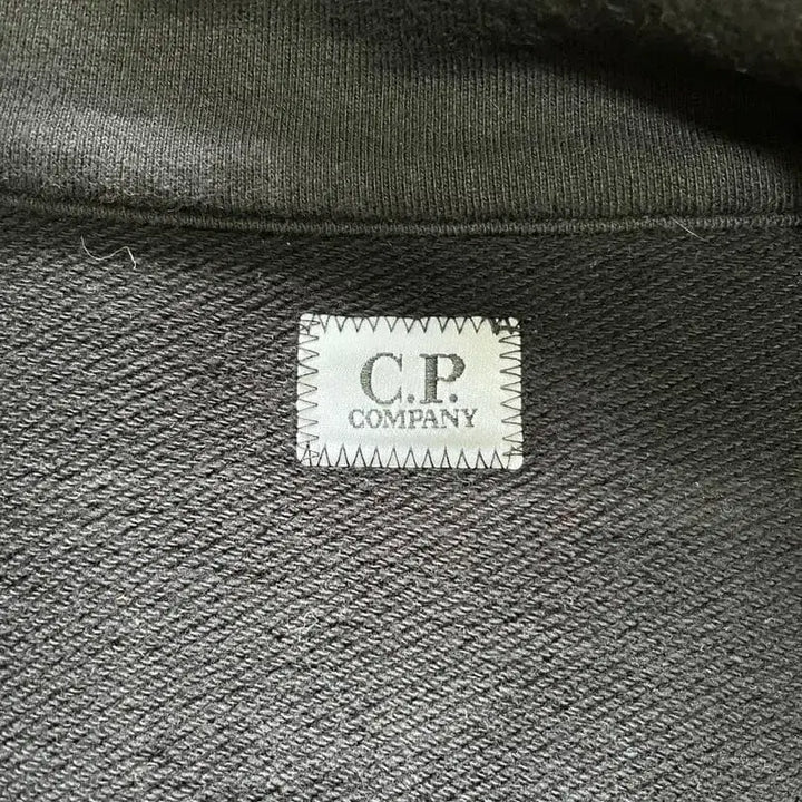 [BUNJANG] C.P. Company Diagonal Raised Fleece Zip Sweatshirt / C.P. 컴퍼니 다이애그널 레이즈드 플리스 지퍼 스웨트셔츠