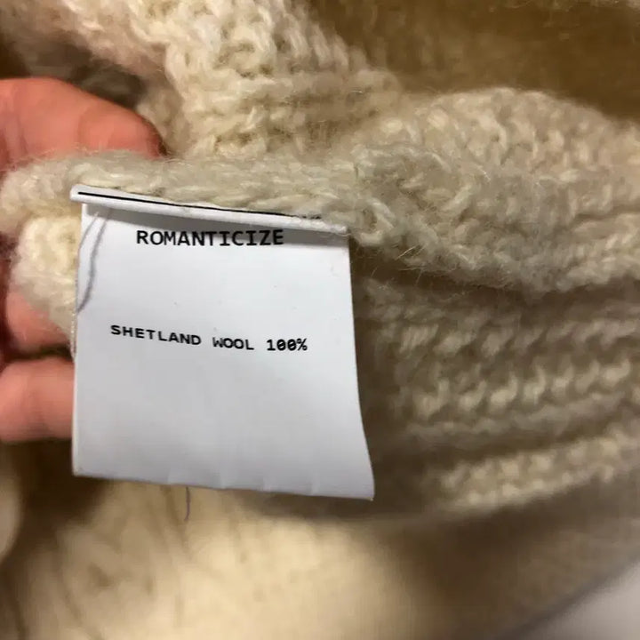 [BUNJANG] Romanticize Shetland Cable Knit Cardigan / 로맨티사이즈 셔틀랜드 케이블 가디건 꽈배기니트 울 그랜마 할미룩 오버핏