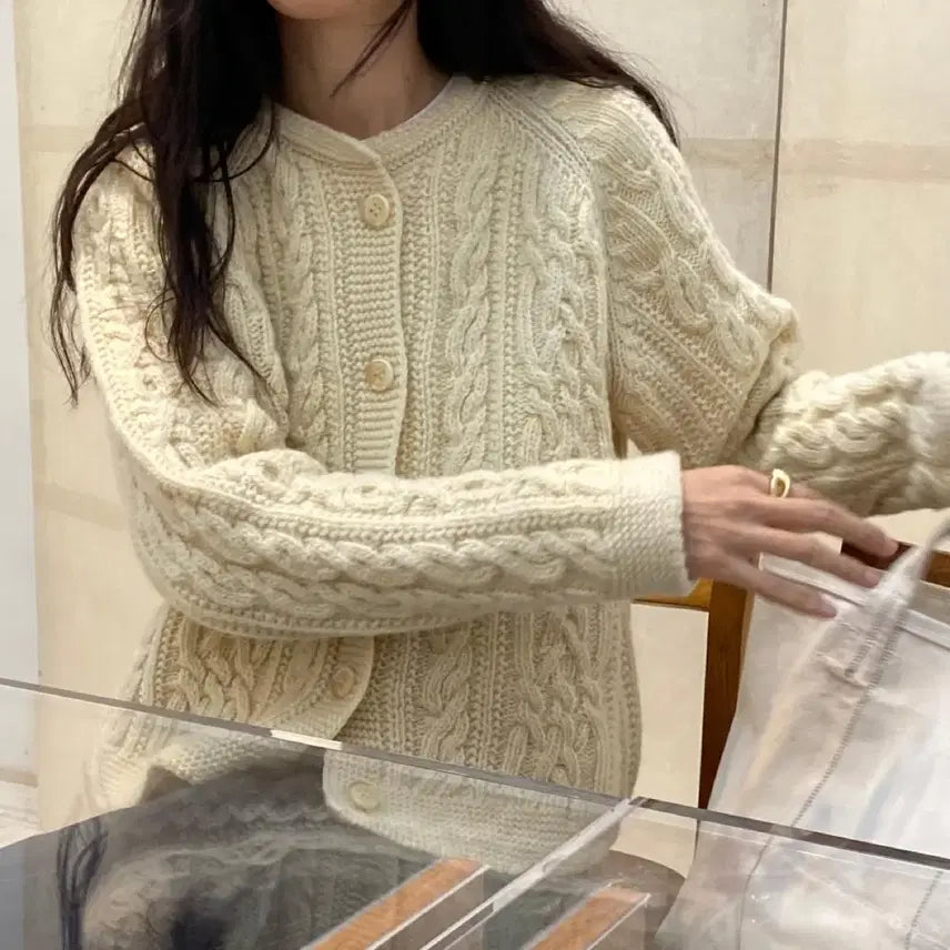 [BUNJANG] Romanticize Shetland Cable Knit Cardigan / 로맨티사이즈 셔틀랜드 케이블 가디건 꽈배기니트 울 그랜마 할미룩 오버핏