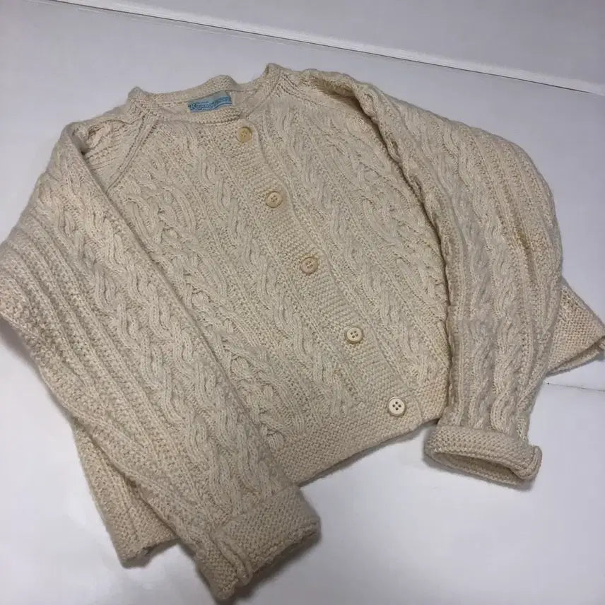 [BUNJANG] Romanticize Shetland Cable Knit Cardigan / 로맨티사이즈 셔틀랜드 케이블 가디건 꽈배기니트 울 그랜마 할미룩 오버핏