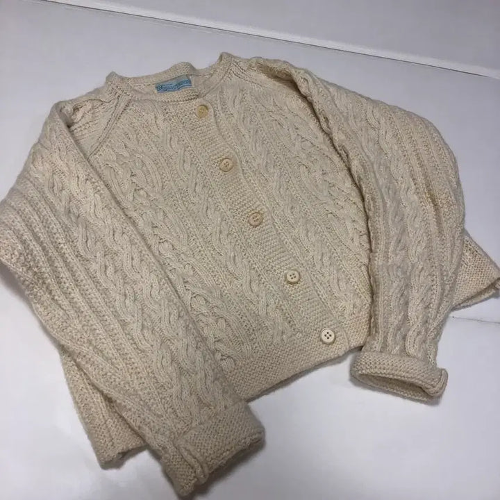 [BUNJANG] Romanticize Shetland Cable Knit Cardigan / 로맨티사이즈 셔틀랜드 케이블 가디건 꽈배기니트 울 그랜마 할미룩 오버핏