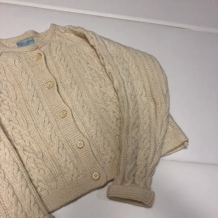 [BUNJANG] Romanticize Shetland Cable Knit Cardigan / 로맨티사이즈 셔틀랜드 케이블 가디건 꽈배기니트 울 그랜마 할미룩 오버핏