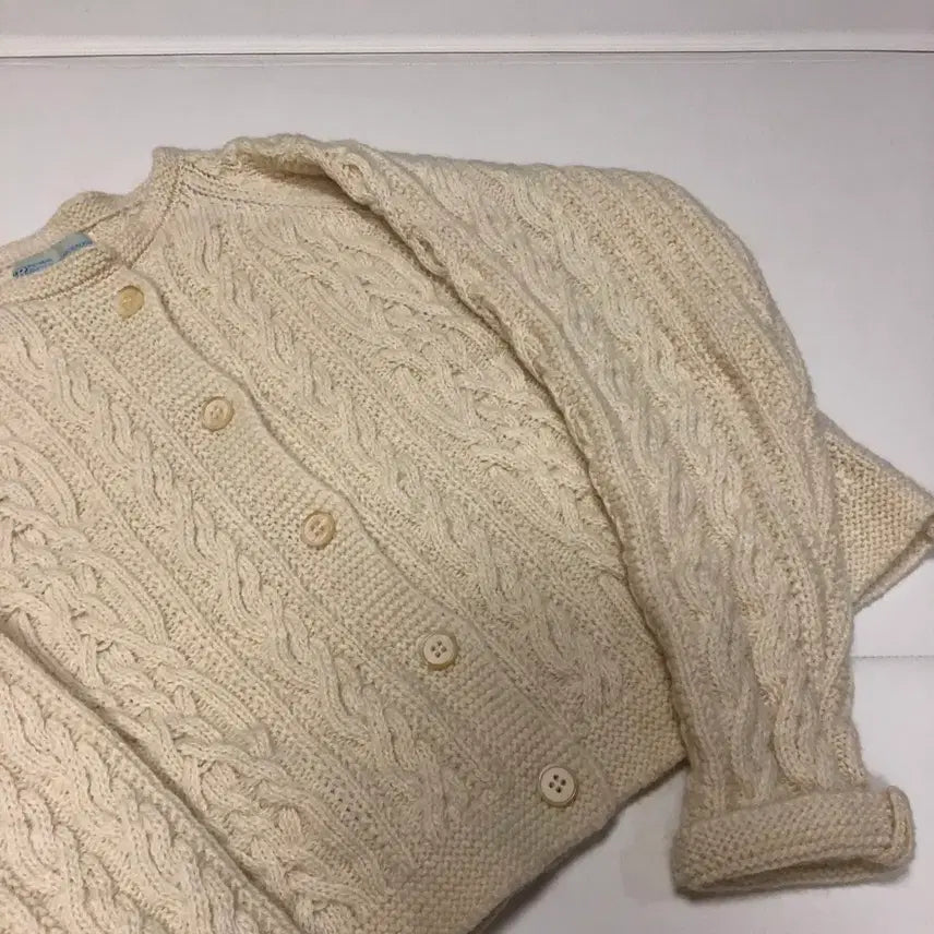[BUNJANG] Romanticize Shetland Cable Knit Cardigan / 로맨티사이즈 셔틀랜드 케이블 가디건 꽈배기니트 울 그랜마 할미룩 오버핏