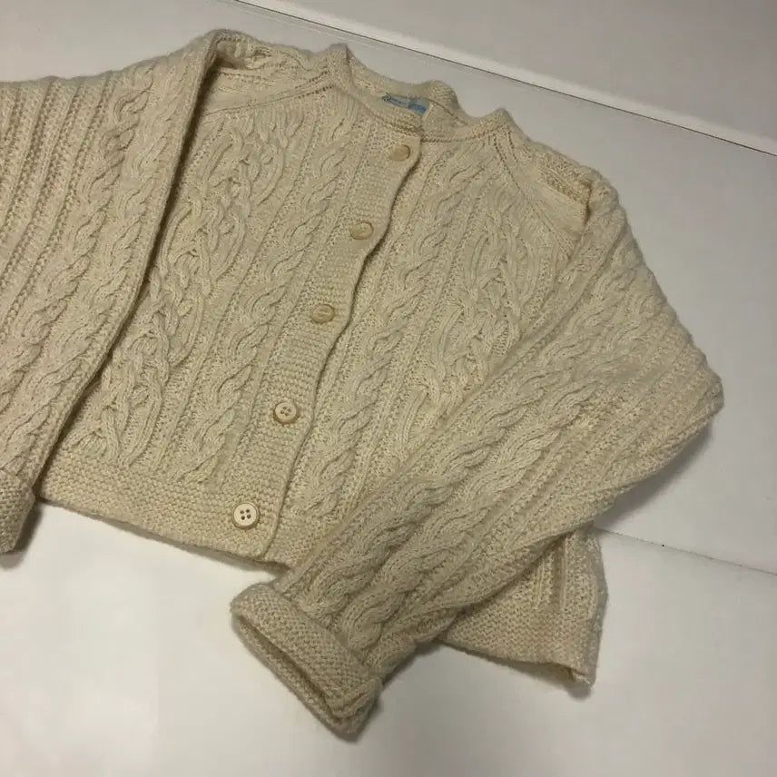 [BUNJANG] Romanticize Shetland Cable Knit Cardigan / 로맨티사이즈 셔틀랜드 케이블 가디건 꽈배기니트 울 그랜마 할미룩 오버핏