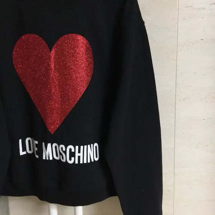 [BUNJANG] Moschino Heart Detail Sweatshirt / 모스키노 정품 먠투맨 티셔즈 77