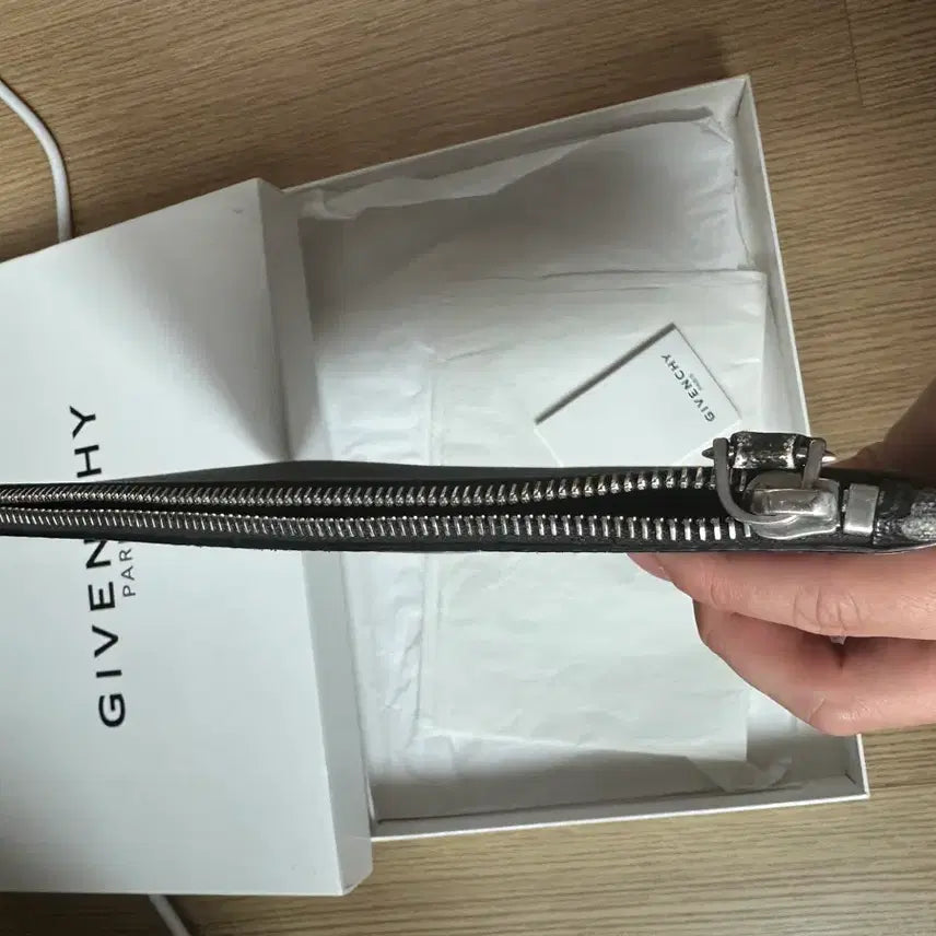 [BUNJANG] Givenchy Two Monkey Clutch / 지방시 투몽키클러치