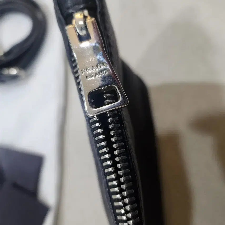 [BUNJANG] Prada Black Clutch (Crossbody) / 상태A+) 100%정품 프라다 블랙 클러치(크로스백 가능)