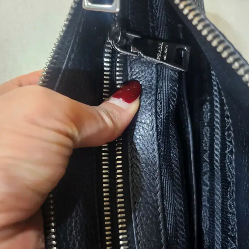 [BUNJANG] Prada Black Clutch (Crossbody) / 상태A+) 100%정품 프라다 블랙 클러치(크로스백 가능)